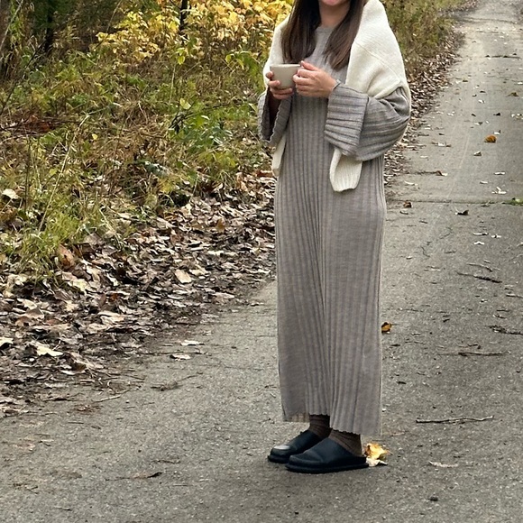 H&M Rib-knit 100% Merino Wool Dress - Picture 8 of 8